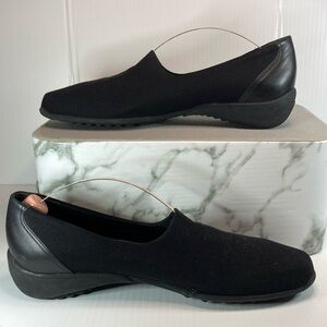 Munro American size 8a. M741687 soft stretchable black fabric. Box7‎